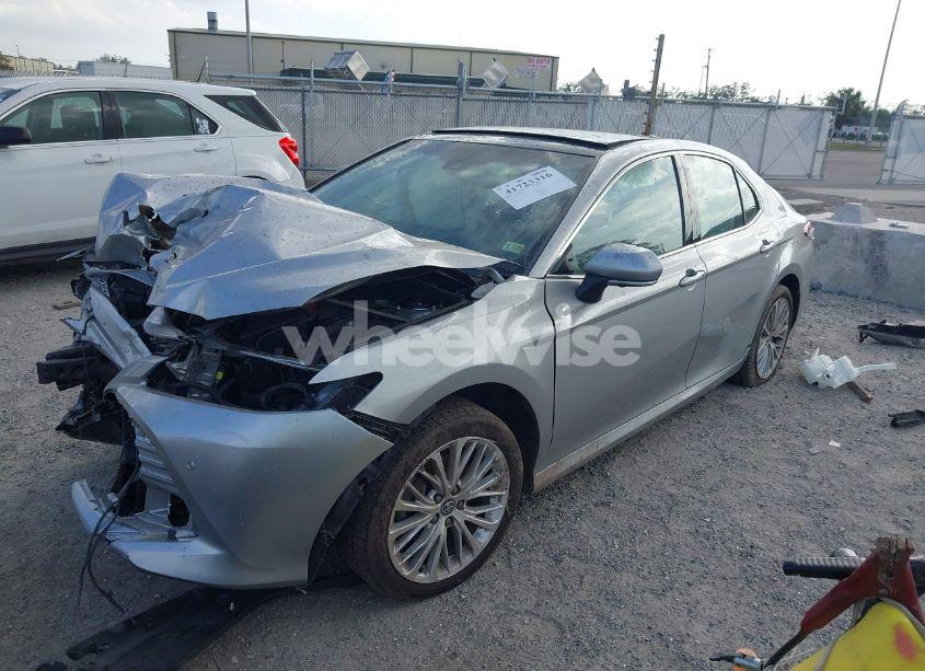 Photo 2 of 2018 Toyota Camry XLE V6 (VIN 4T1BZ1HK0JU010060)