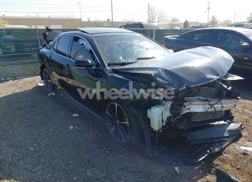 2018 Toyota Camry XSE V6 (VIN 4T1BZ1HK1JU007751) main photo