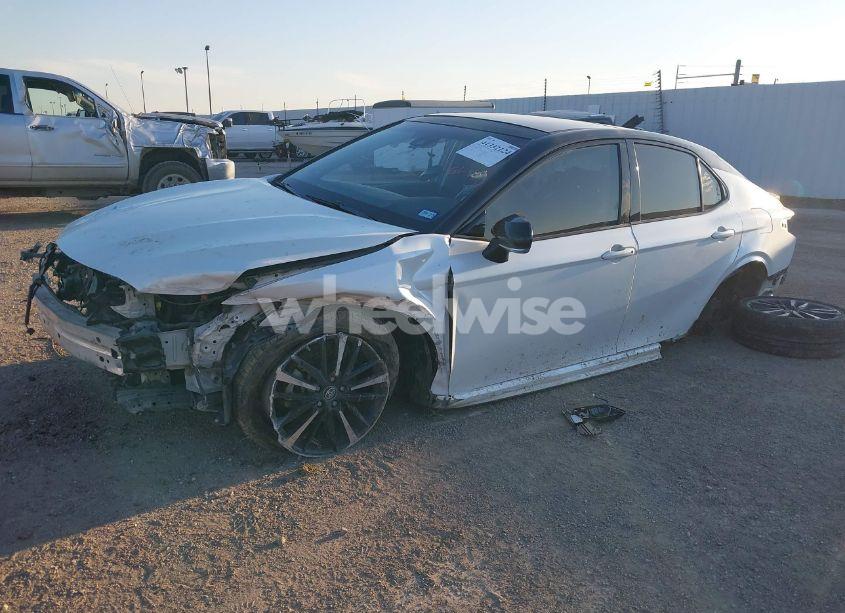 Photo 2 of 2018 Toyota Camry XSE V6 (VIN 4T1BZ1HK1JU011864)