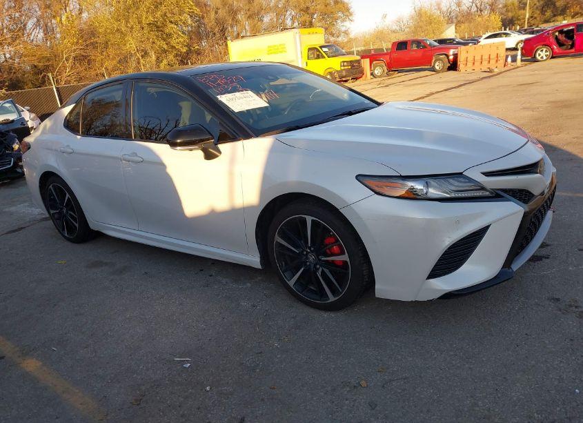 2019 Toyota Camry XSE V6 (VIN 4T1BZ1HK1KU027404) main photo