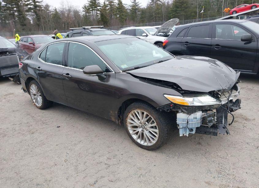 2018 Toyota Camry XLE V6 (VIN 4T1BZ1HK2JU004969) main photo