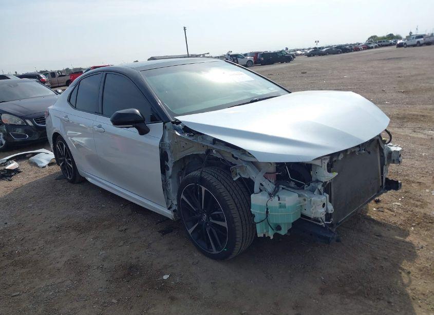 2018 Toyota Camry XSE V6 (VIN 4T1BZ1HK2JU020928) main photo