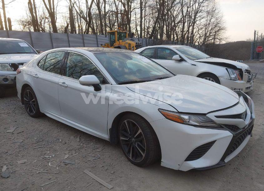 2019 Toyota Camry XSE V6 (VIN 4T1BZ1HK2KU508617) main photo