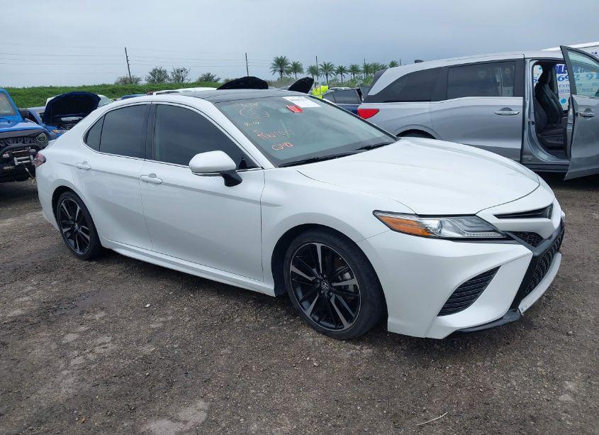 2019 Toyota Camry XSE V6 (VIN 4T1BZ1HK5KU030063) main photo