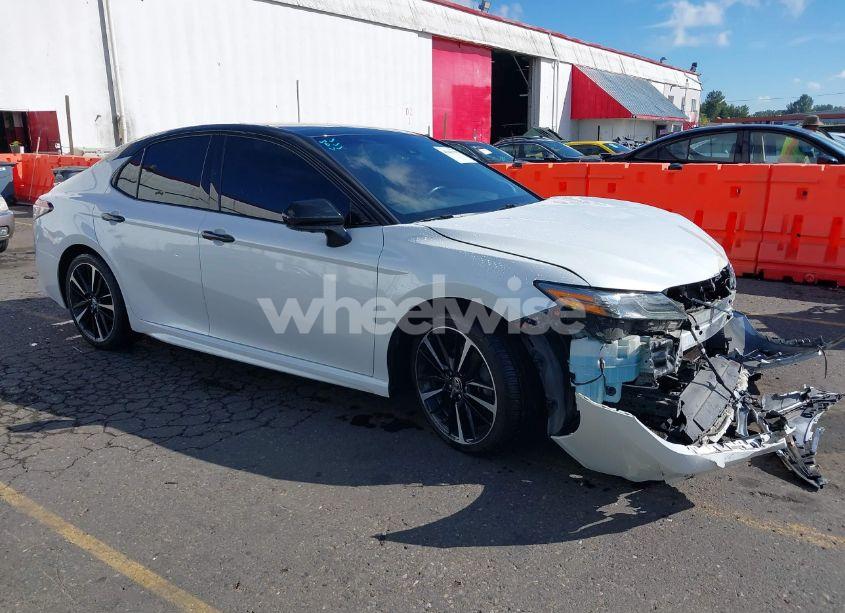 2018 Toyota Camry XSE V6 (VIN 4T1BZ1HK6JU008295) main photo