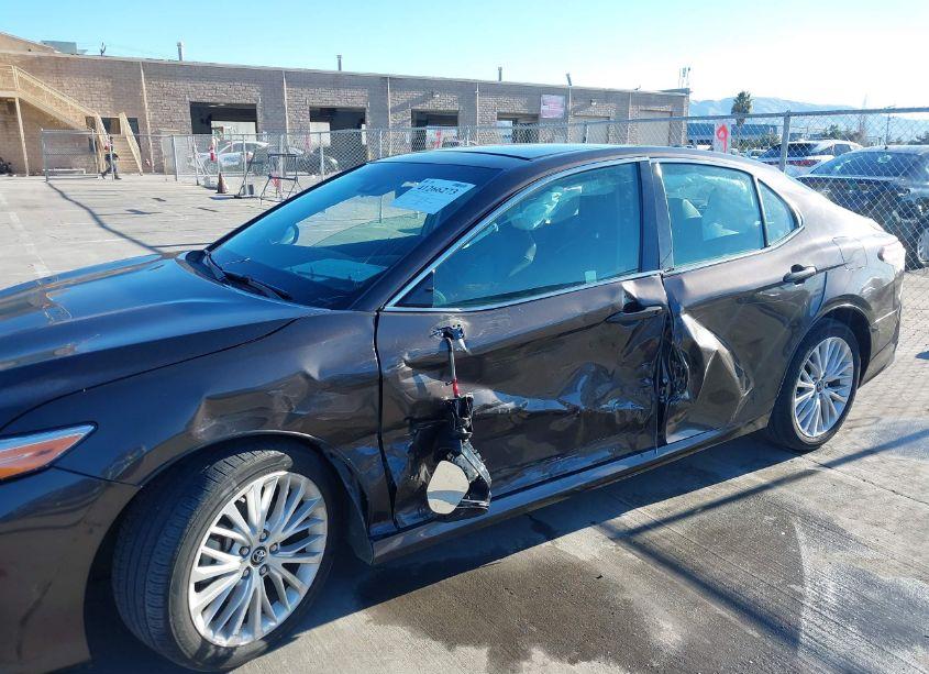 Photo 6 of 2018 Toyota Camry XLE V6 (VIN 4T1BZ1HK7JU502794)