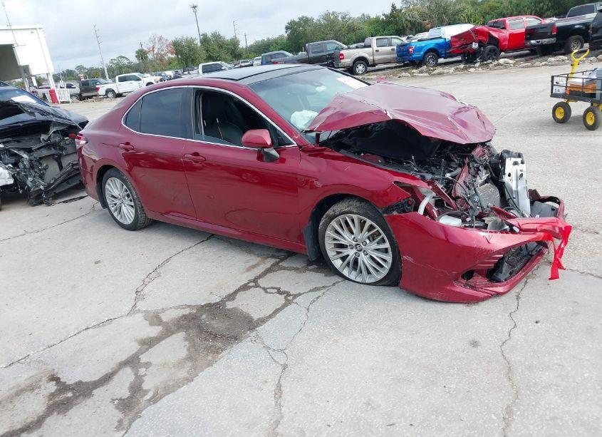 2018 Toyota Camry XSE/XLE (VIN 4T1BZ1HK7JU504304) main photo