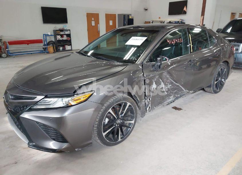 Photo 2 of 2018 Toyota Camry XSE V6 (VIN 4T1BZ1HK9JU001342)
