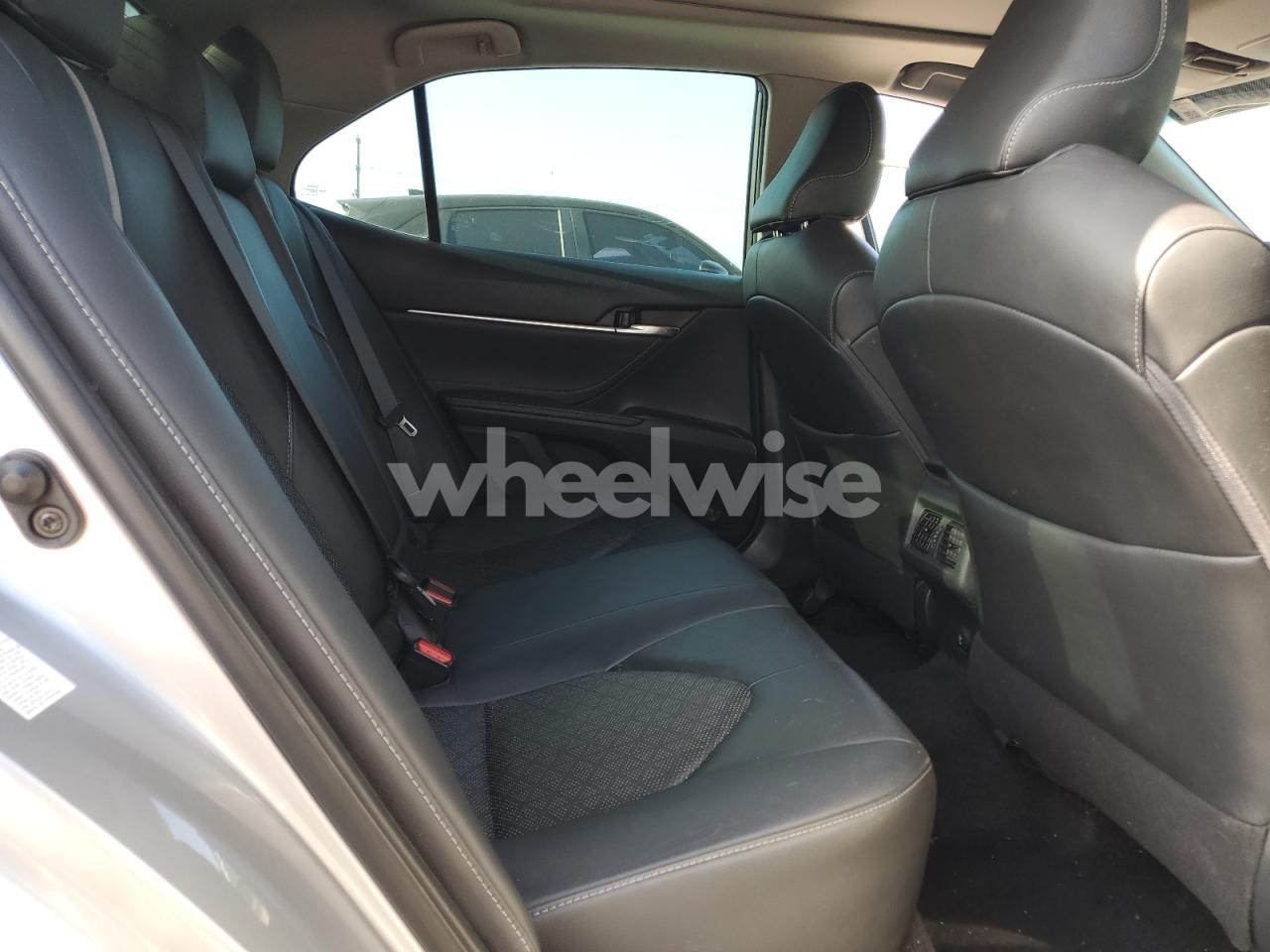 Photo 10 of 2018 TOYOTA CAMRY XSE (VIN 4T1BZ1HKXJU004587)