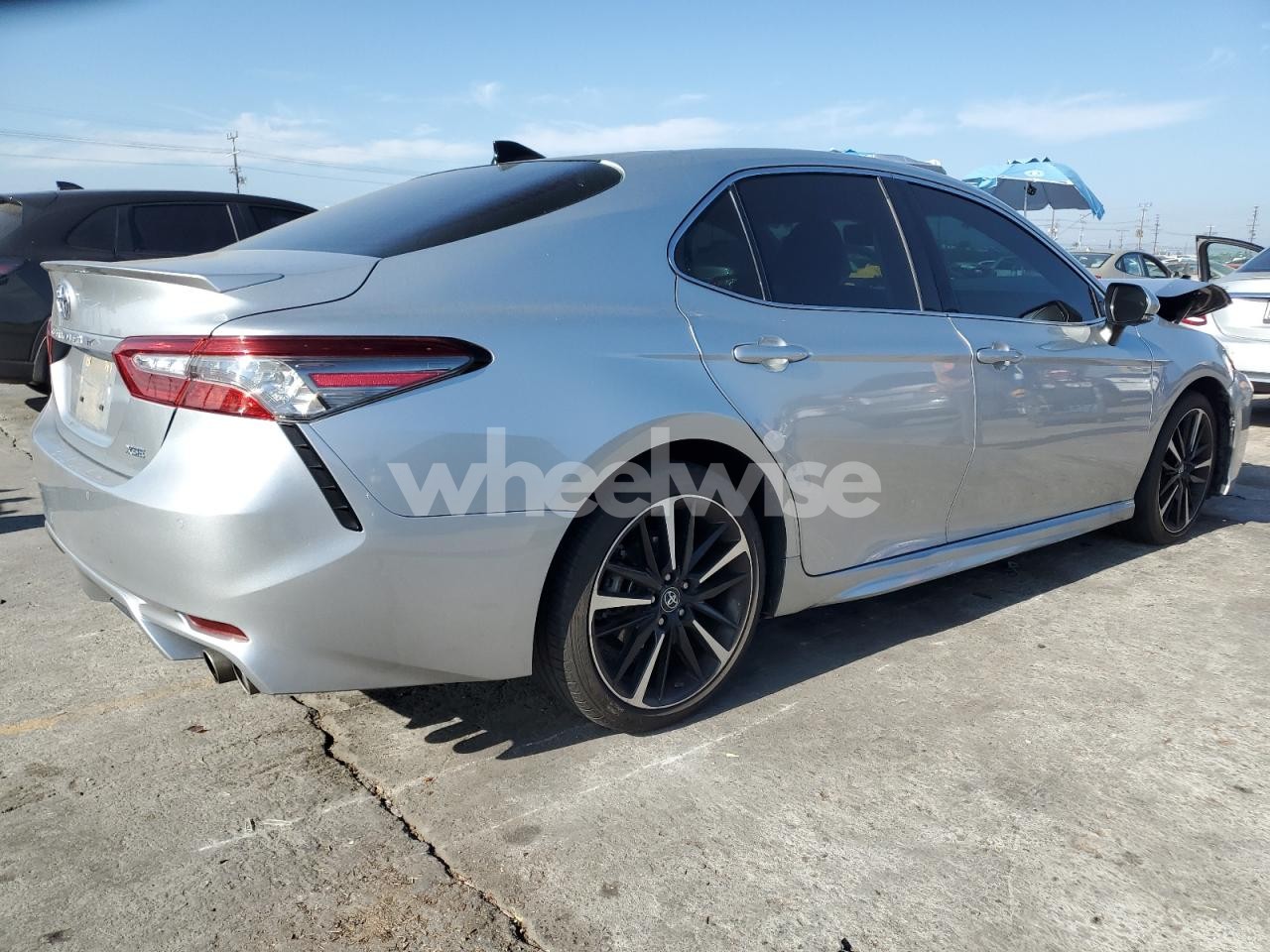 Photo 3 of 2018 TOYOTA CAMRY XSE (VIN 4T1BZ1HKXJU004587)