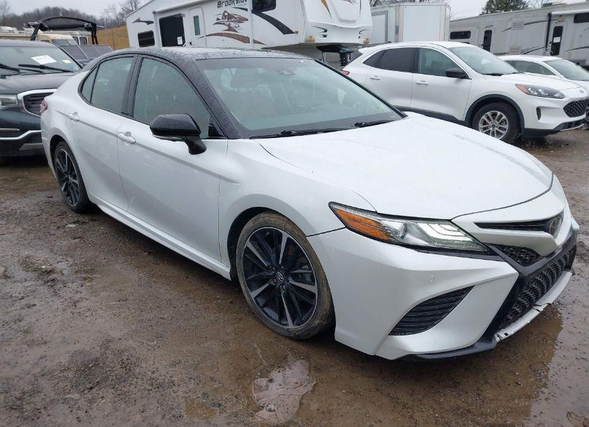 2018 Toyota Camry XSE V6 (VIN 4T1BZ1HKXJU012348) main photo