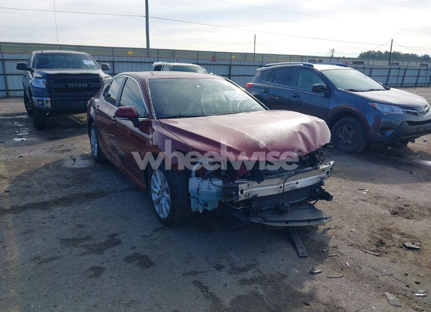 2020 Toyota Camry LE (VIN 4T1C11AK0LU344825) main photo