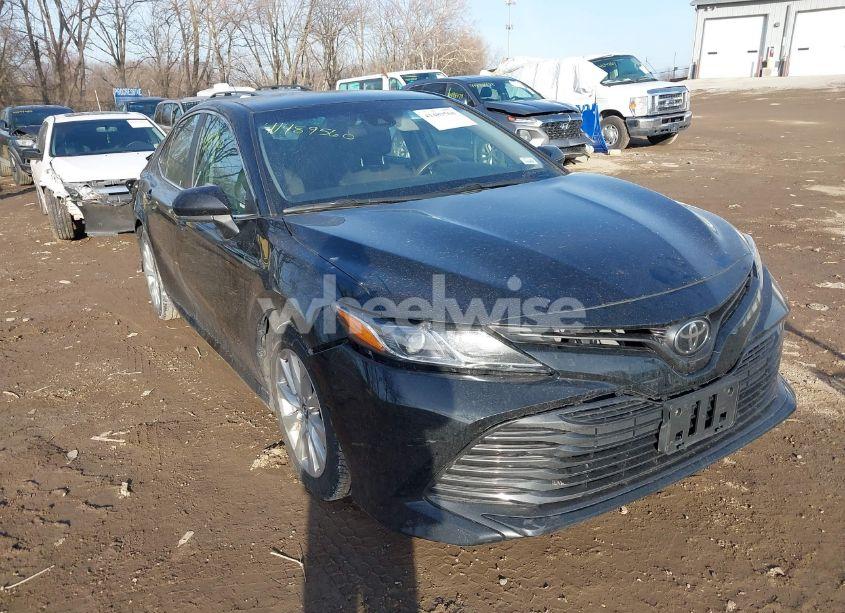 2020 Toyota Camry LE (VIN 4T1C11AK0LU353816) main photo