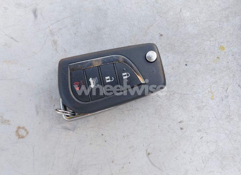 Photo 11 of 2020 Toyota Camry LE (VIN 4T1C11AK0LU353816)