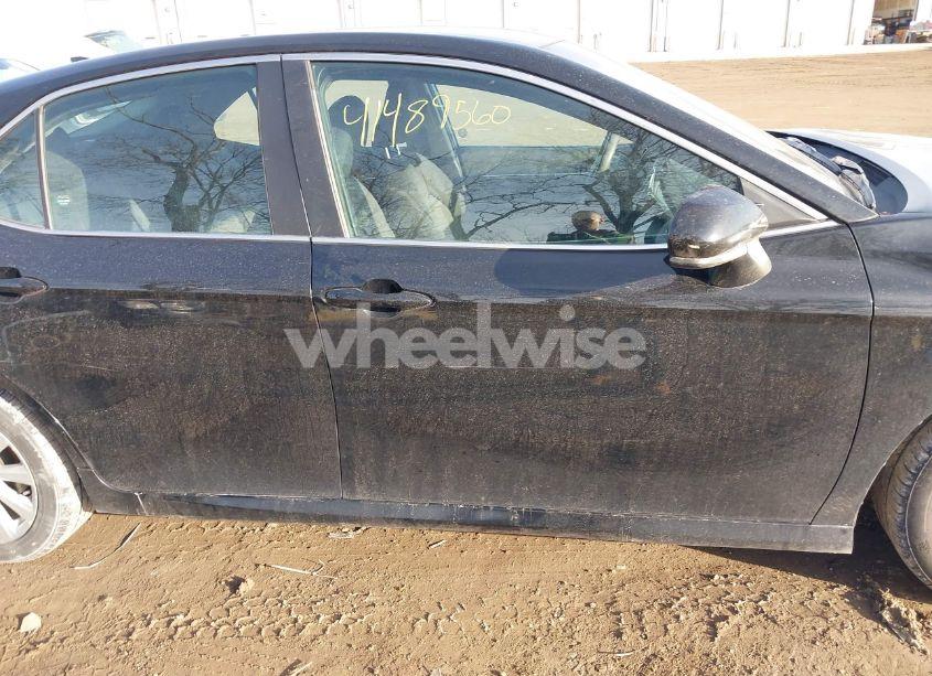 Photo 13 of 2020 Toyota Camry LE (VIN 4T1C11AK0LU353816)