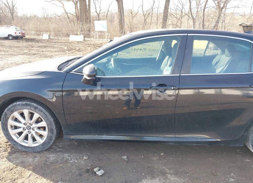 Photo 14 of 2020 Toyota Camry LE (VIN 4T1C11AK0LU353816)