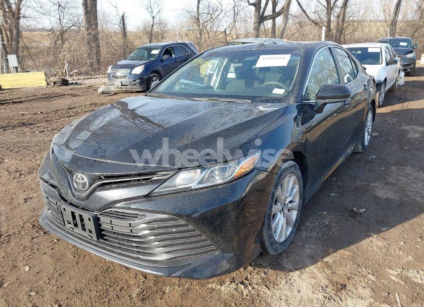 Photo 2 of 2020 Toyota Camry LE (VIN 4T1C11AK0LU353816)