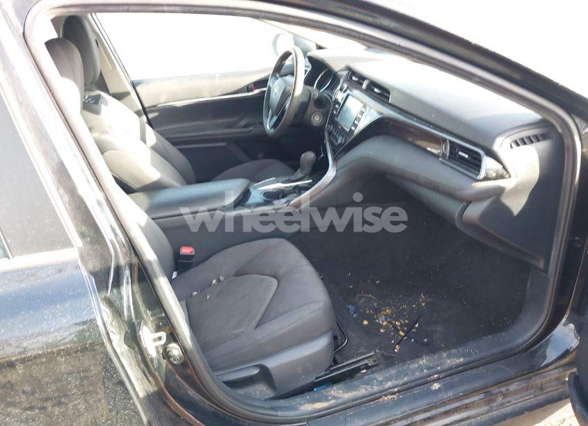 Photo 5 of 2020 Toyota Camry LE (VIN 4T1C11AK0LU353816)