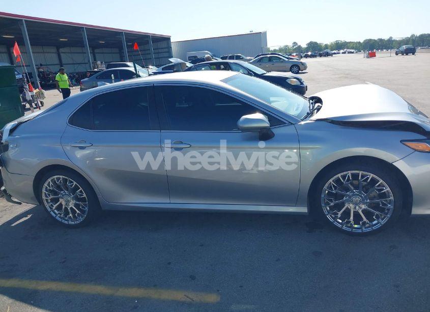 Photo 13 of 2020 Toyota Camry LE (VIN 4T1C11AK0LU357574)