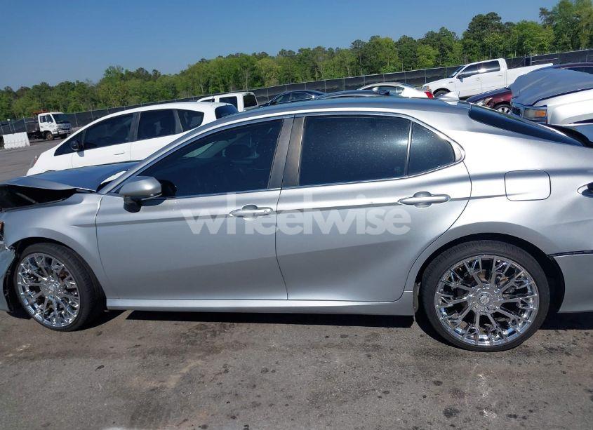 Photo 14 of 2020 Toyota Camry LE (VIN 4T1C11AK0LU357574)