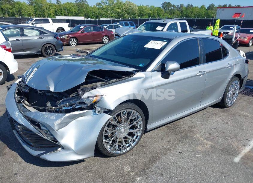 Photo 2 of 2020 Toyota Camry LE (VIN 4T1C11AK0LU357574)