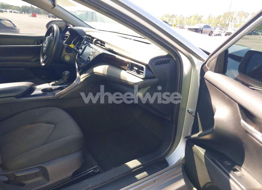 Photo 5 of 2020 Toyota Camry LE (VIN 4T1C11AK0LU357574)