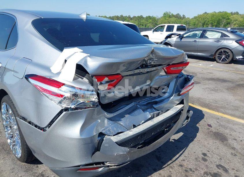 Photo 6 of 2020 Toyota Camry LE (VIN 4T1C11AK0LU357574)
