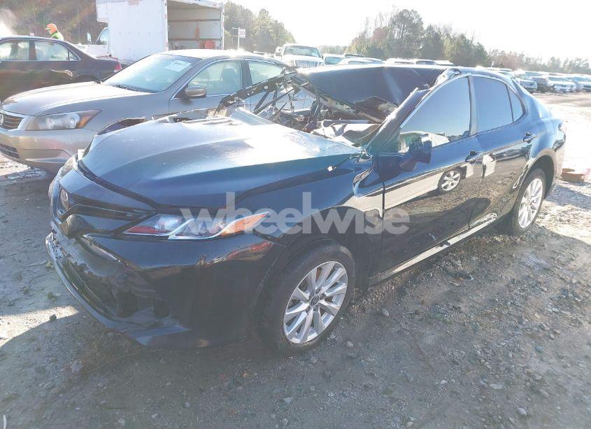 Photo 2 of 2020 Toyota Camry LE (VIN 4T1C11AK0LU956538)
