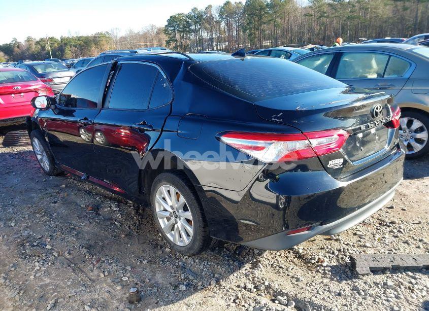 Photo 3 of 2020 Toyota Camry LE (VIN 4T1C11AK0LU956538)