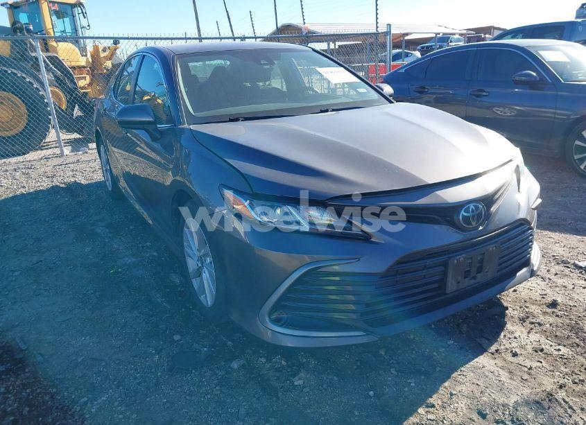 2021 Toyota Camry LE (VIN 4T1C11AK0MU422568) main photo