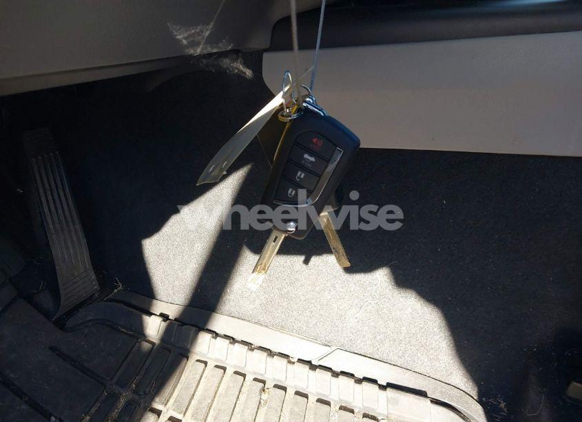 Photo 11 of 2021 Toyota Camry LE (VIN 4T1C11AK0MU422568)