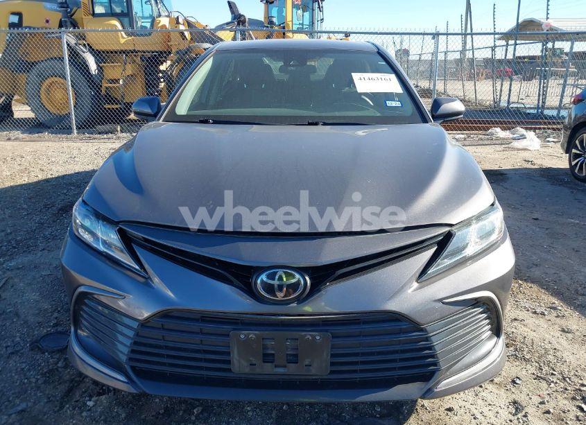 Photo 12 of 2021 Toyota Camry LE (VIN 4T1C11AK0MU422568)