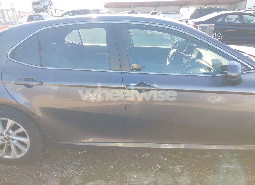 Photo 13 of 2021 Toyota Camry LE (VIN 4T1C11AK0MU422568)