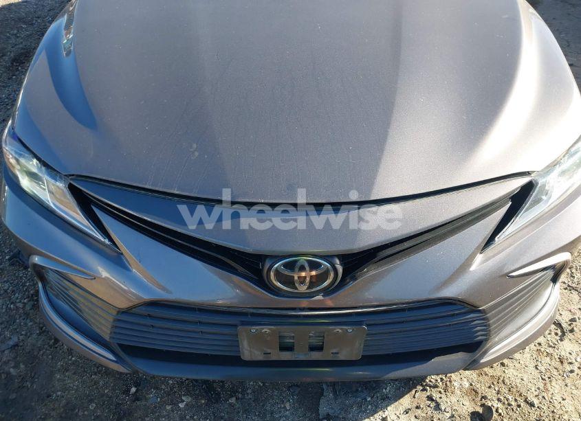 Photo 6 of 2021 Toyota Camry LE (VIN 4T1C11AK0MU422568)