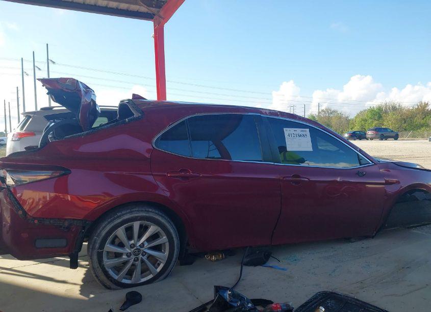 Photo 13 of 2021 Toyota Camry LE (VIN 4T1C11AK0MU466778)