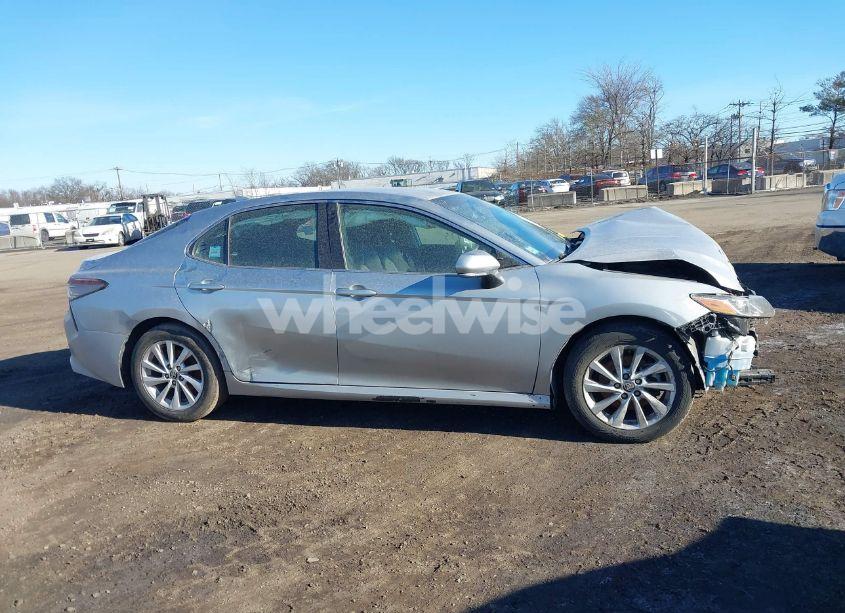 Photo 13 of 2021 Toyota Camry LE (VIN 4T1C11AK0MU535176)