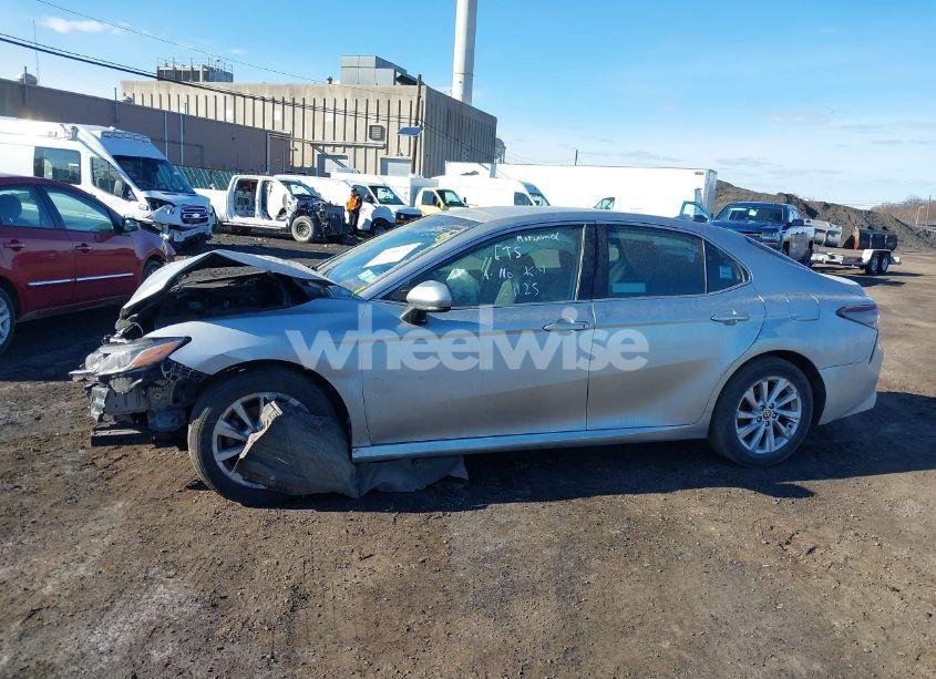 Photo 14 of 2021 Toyota Camry LE (VIN 4T1C11AK0MU535176)