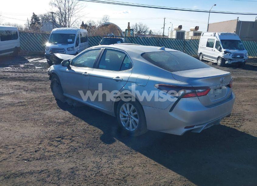 Photo 3 of 2021 Toyota Camry LE (VIN 4T1C11AK0MU535176)