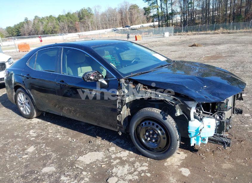 2021 Toyota Camry LE (VIN 4T1C11AK0MU539583) main photo