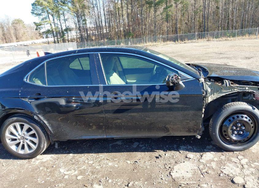 Photo 14 of 2021 Toyota Camry LE (VIN 4T1C11AK0MU539583)