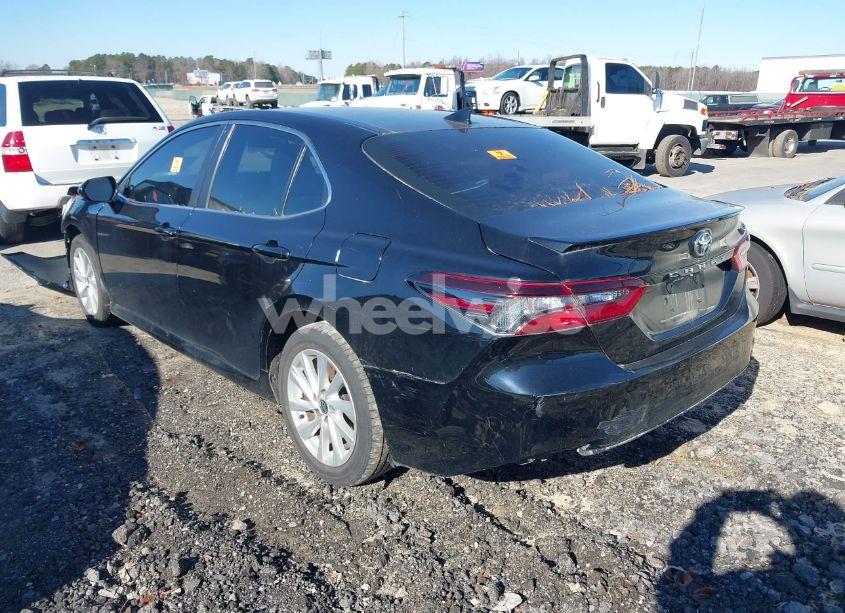 Photo 3 of 2021 Toyota Camry LE (VIN 4T1C11AK0MU546906)