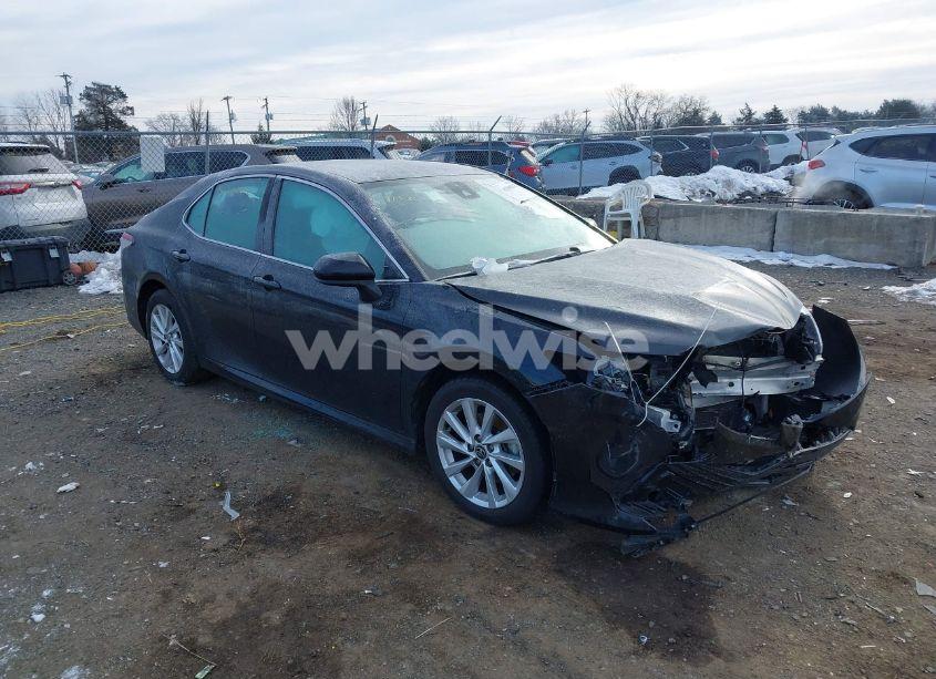 2021 Toyota Camry LE (VIN 4T1C11AK0MU563284) main photo