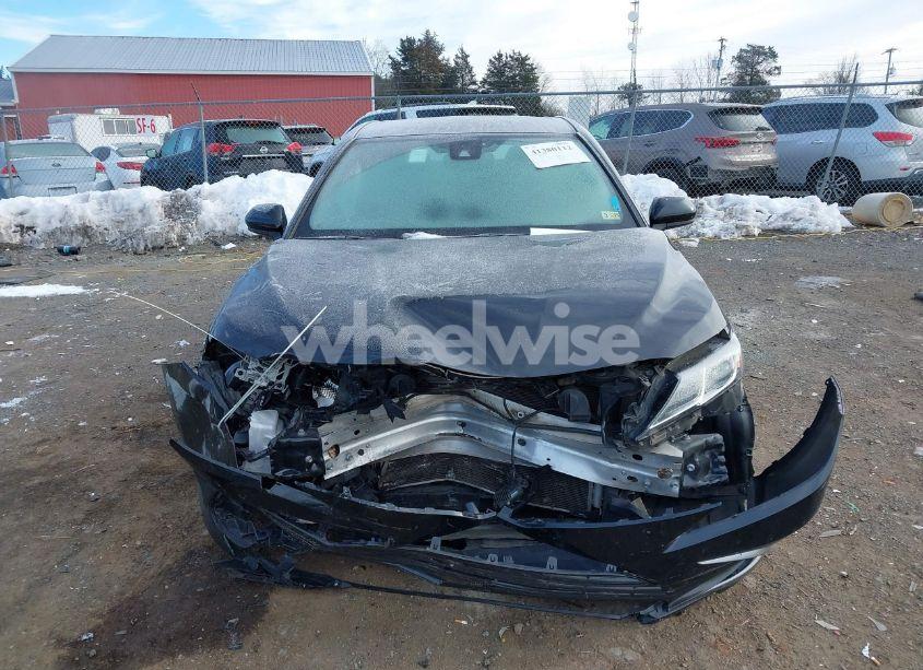 Photo 13 of 2021 Toyota Camry LE (VIN 4T1C11AK0MU563284)