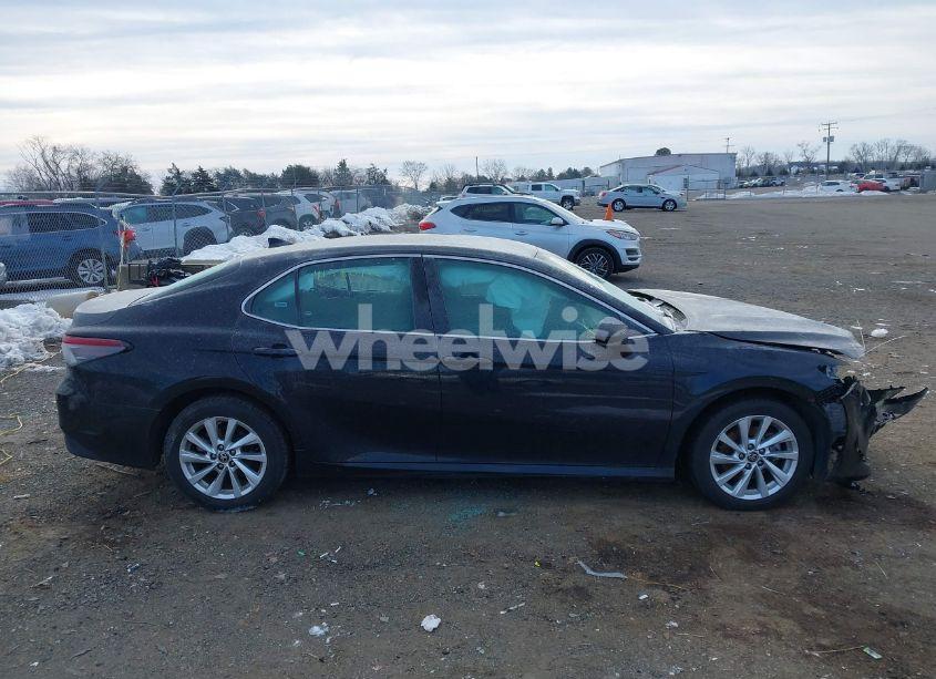 Photo 14 of 2021 Toyota Camry LE (VIN 4T1C11AK0MU563284)