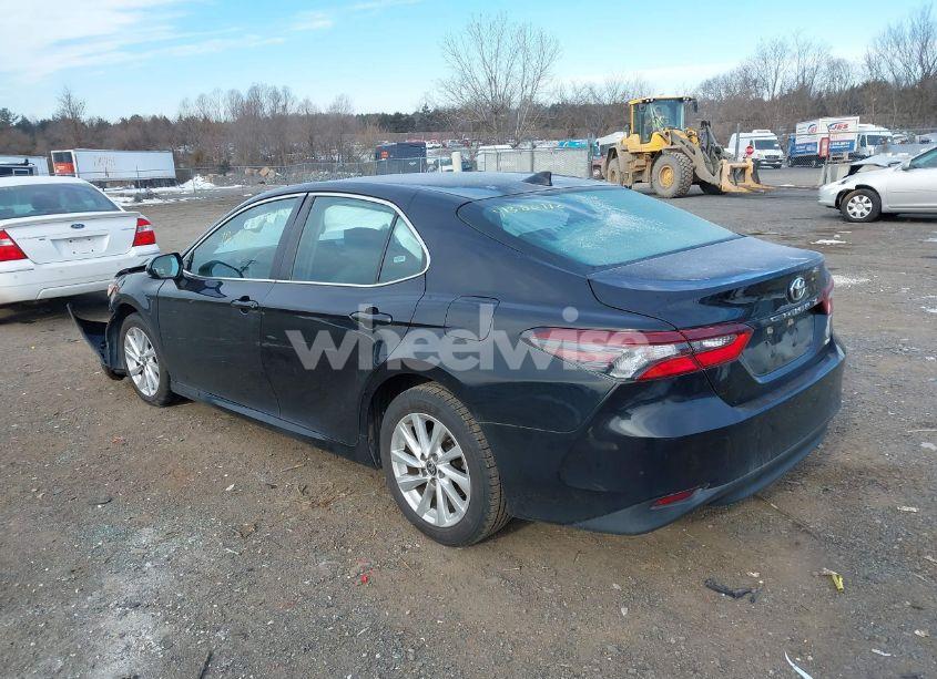 Photo 3 of 2021 Toyota Camry LE (VIN 4T1C11AK0MU563284)