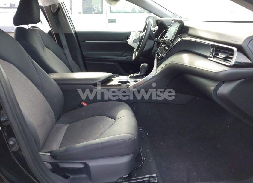 Photo 5 of 2021 Toyota Camry LE (VIN 4T1C11AK0MU563284)