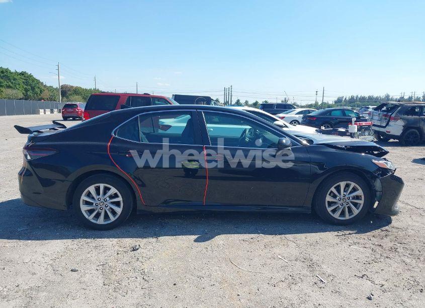 Photo 13 of 2021 Toyota Camry LE (VIN 4T1C11AK0MU563298)