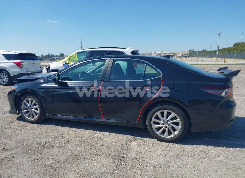 Photo 14 of 2021 Toyota Camry LE (VIN 4T1C11AK0MU563298)