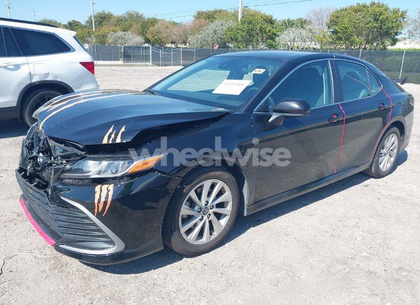 Photo 2 of 2021 Toyota Camry LE (VIN 4T1C11AK0MU563298)