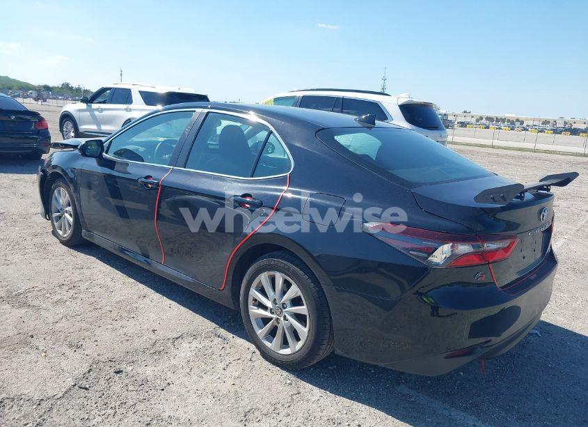 Photo 3 of 2021 Toyota Camry LE (VIN 4T1C11AK0MU563298)